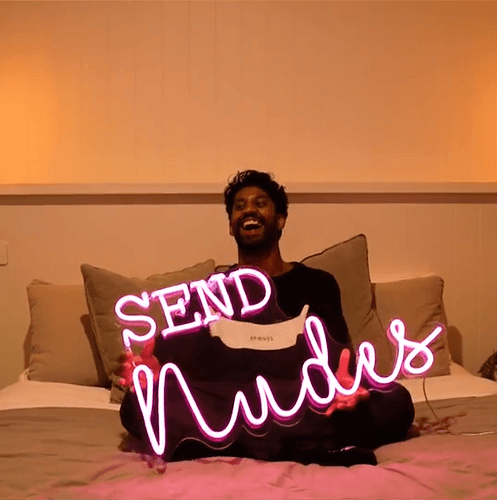 SEND nudes neon sign - VINTAGE SIGN